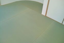 琉球畳（天然めせきいぐさ仕様の施行例）